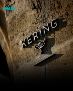 logo Kering na parede